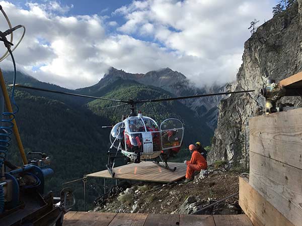 rocciatori-esecuzione-lavori-in-alta-quota